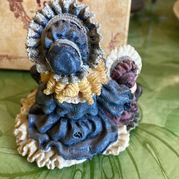 Yesterday's Child Victoria with Samantha Dollhouse Collection Victorian Girls - Picture 2 of 6